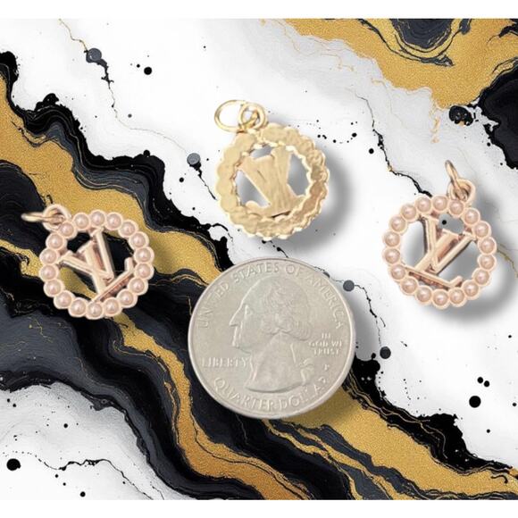 2 Piece White Pearl/Gold Earring Making Round Charm Pendant Pull - Picture 1 of 1